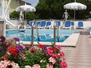 Гостиница Hotel Trevi  Лидо-Ди-Езоло